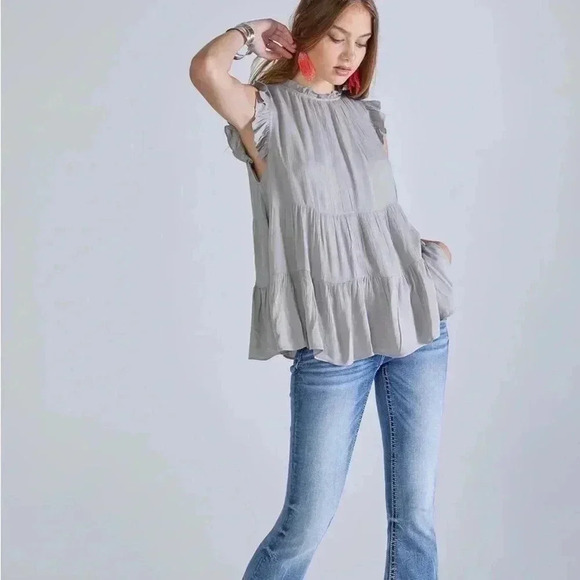 MISS ME TIERED SLEEVELESS GRAY RUFFLE TOP SIZE SMALL - Picture 2 of 8
